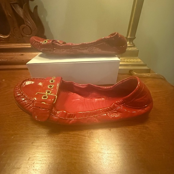 Miu Miu Red Patent Leather Stretch Flats w/ Gold Accents Size 6.5 MSRP $545 - Picture 5 of 12